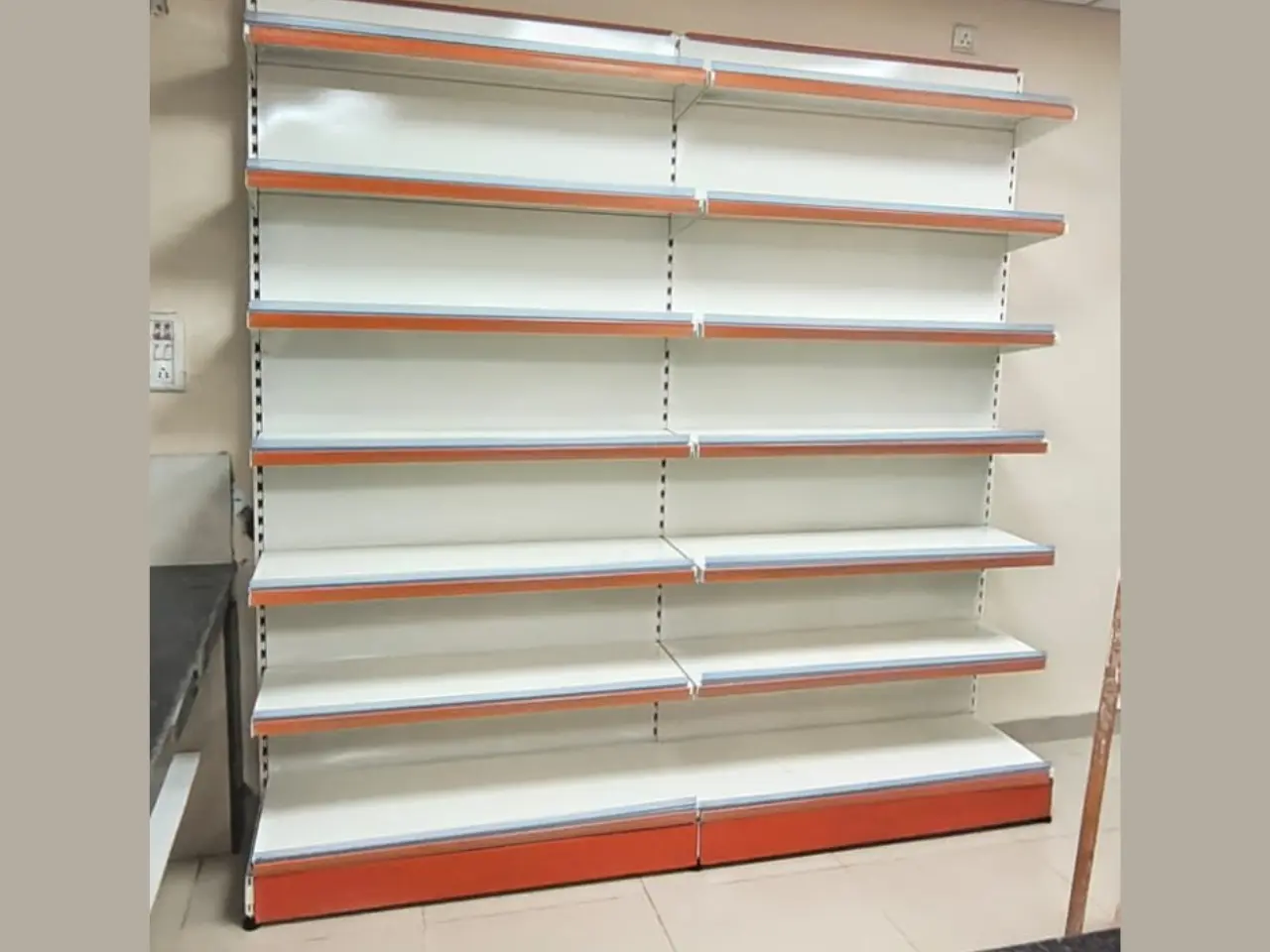 162554527_medical display racks Bhopal.webp